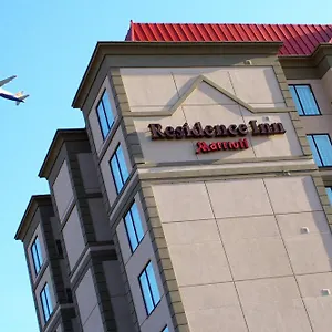 *** Hotel By Marriott Airport Canada